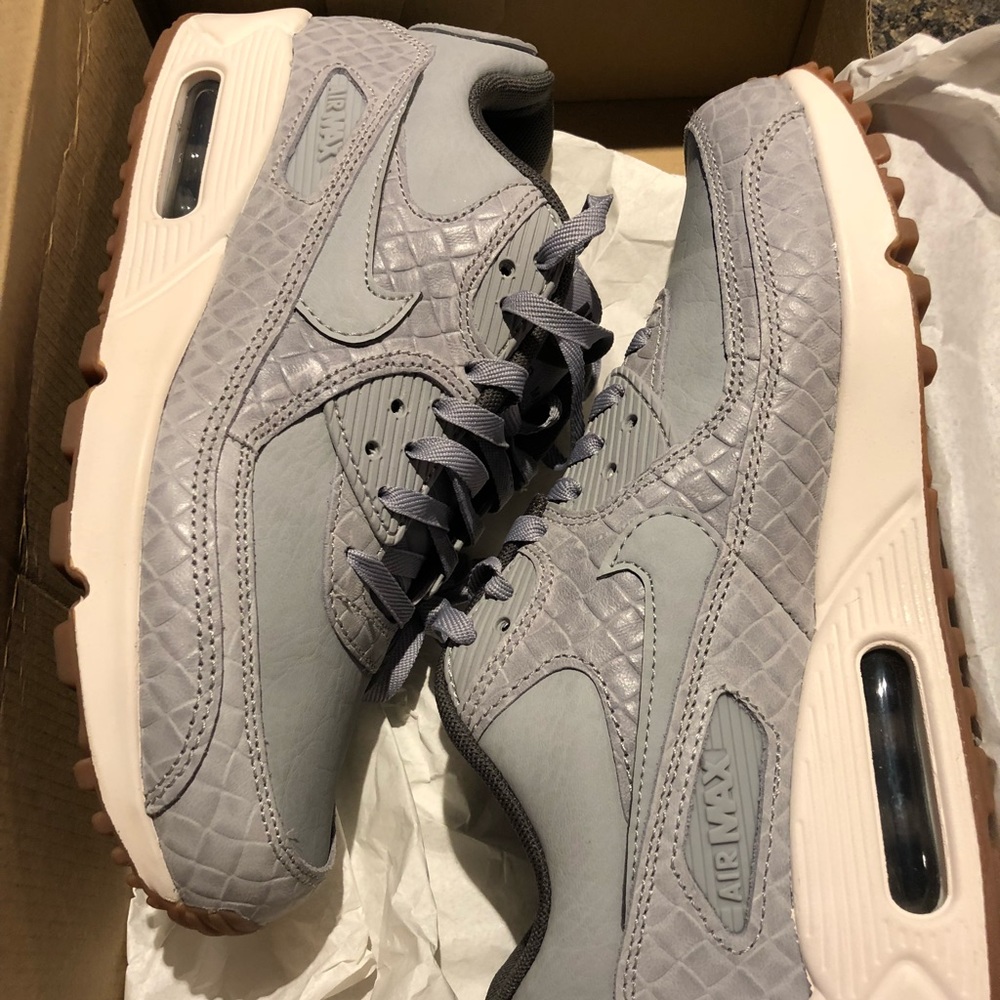 Women’s Nike air max 90 - wolf grey - never worn